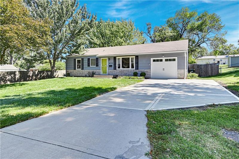 8115 Barkley St, Overland Park, KS 66204