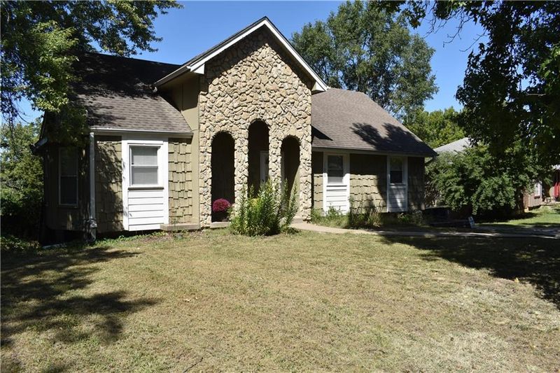 11006 Olive St, Kansas City, MO 64131