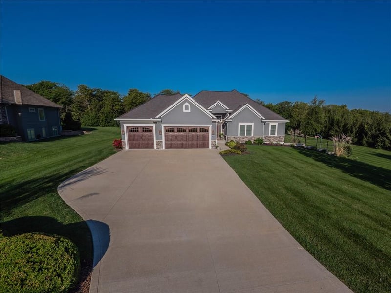 2308 Chamee Dr, Maryville, MO 64468