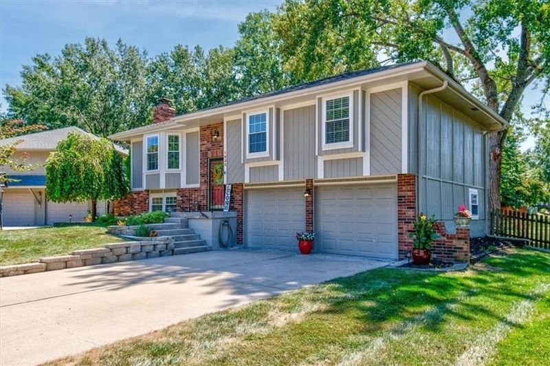 1625 SE 5th Ter, Lee's Summit, MO 64063