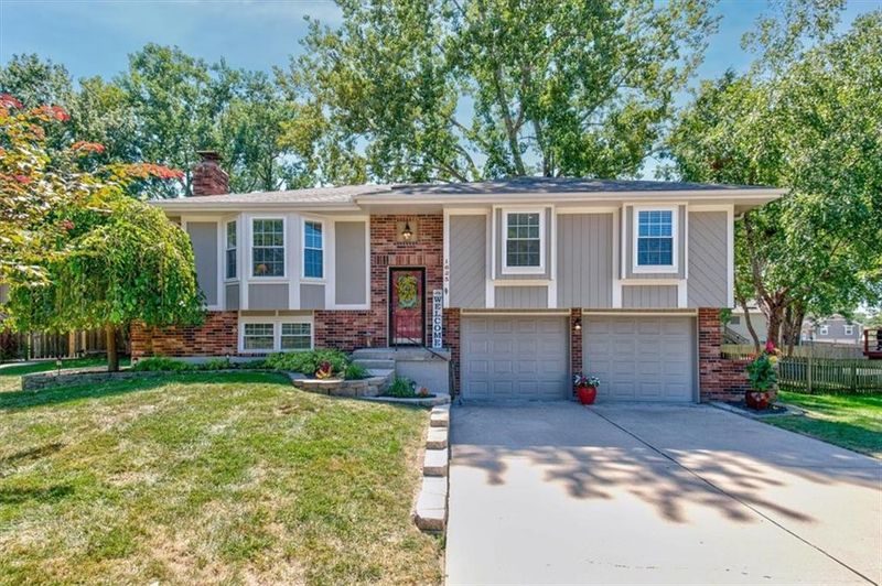 1625 SE 5th Ter, Lee's Summit, MO 64063
