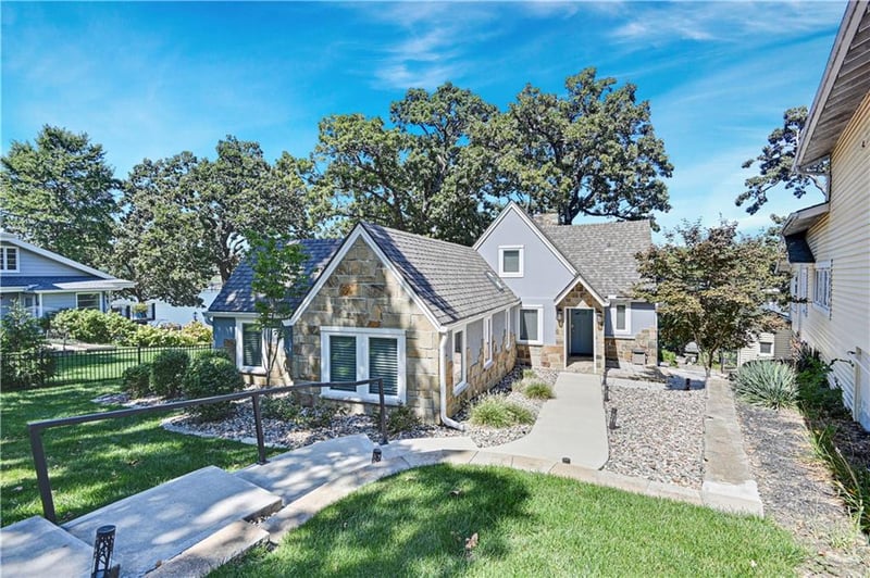 33 S St, Lake Lotawana, MO 64086