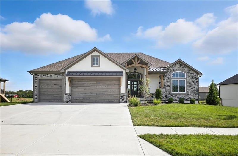 1807 Halls Creek Ave, Raymore, MO 64083