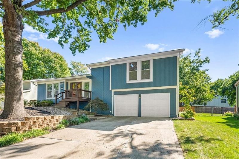 9131 Constance St, Lenexa, KS 66215