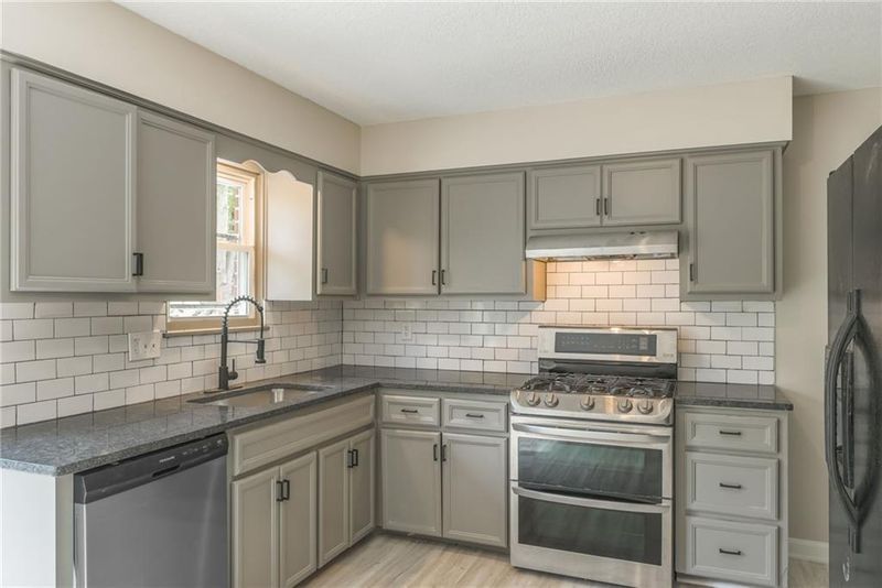 109 Celia Cir, Excelsior Springs, MO 64024