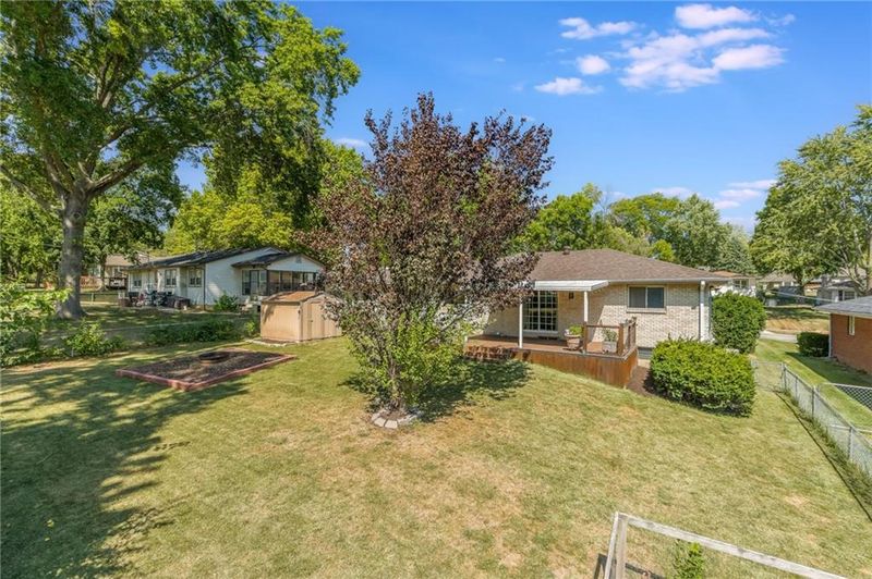 1707 NE 68th Pl, Gladstone, MO 64118