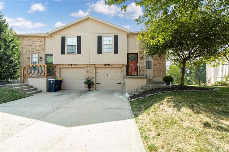 8702 Chatham Ave, Kansas City, MO 64154
