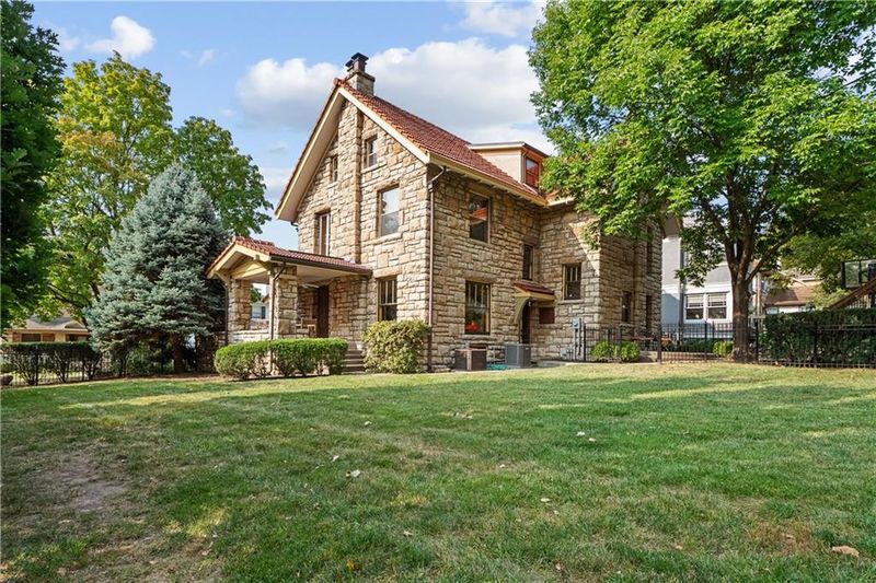 16 E 54th St, Kansas City, MO 64112
