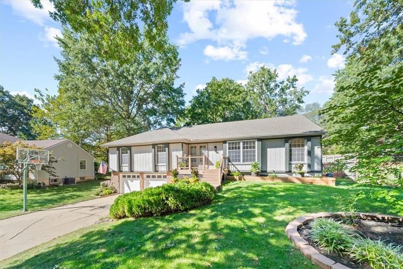 9932 Larsen St, Overland Park, KS 66214