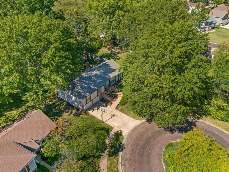 9932 Larsen St, Overland Park, KS 66214