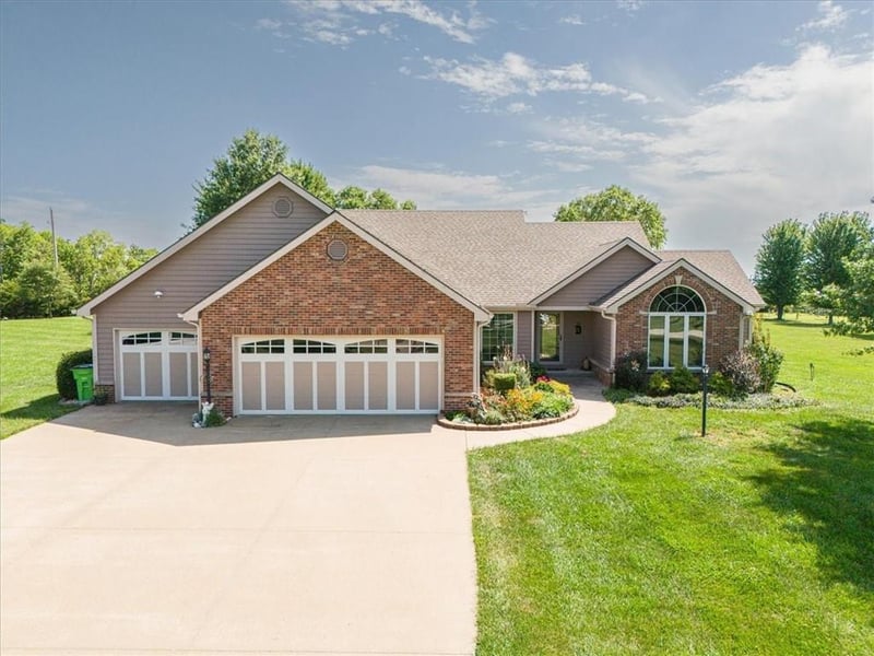 115 Signal Oak Ct, Baldwin City, KS 66006
