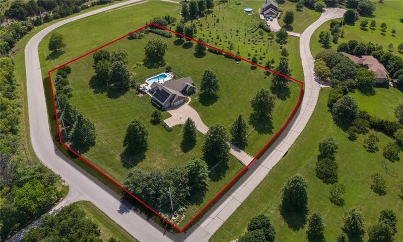 115 Signal Oak Ct, Baldwin City, KS 66006