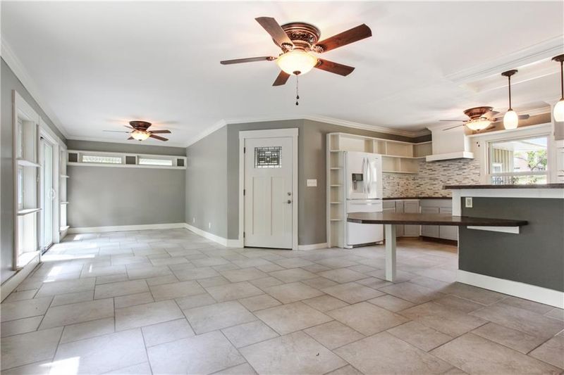 7615 E Gregory Blvd, Kansas City, MO 64133