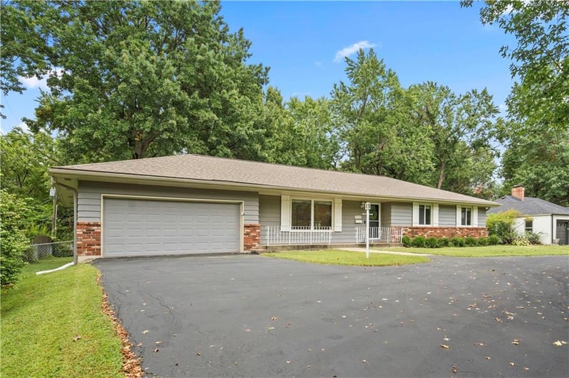 9715 Mission Rd, Overland Park, KS 66206