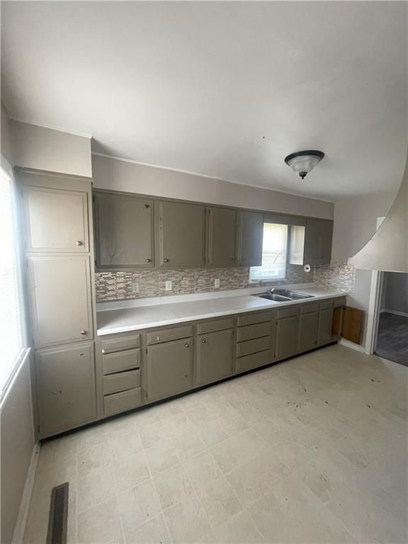 1835 Clay St, St Joseph, MO 64501