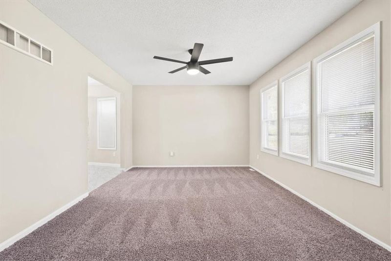 3009 E 55th St, Kansas City, MO 64130