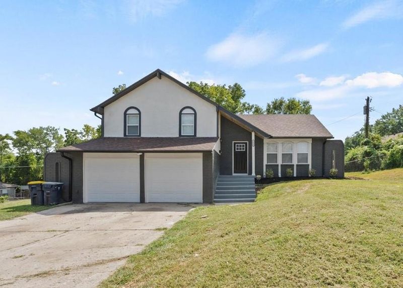 3009 E 55th St, Kansas City, MO 64130