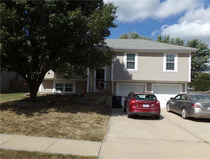 8624 NE 115th St, Kansas City, MO 64157
