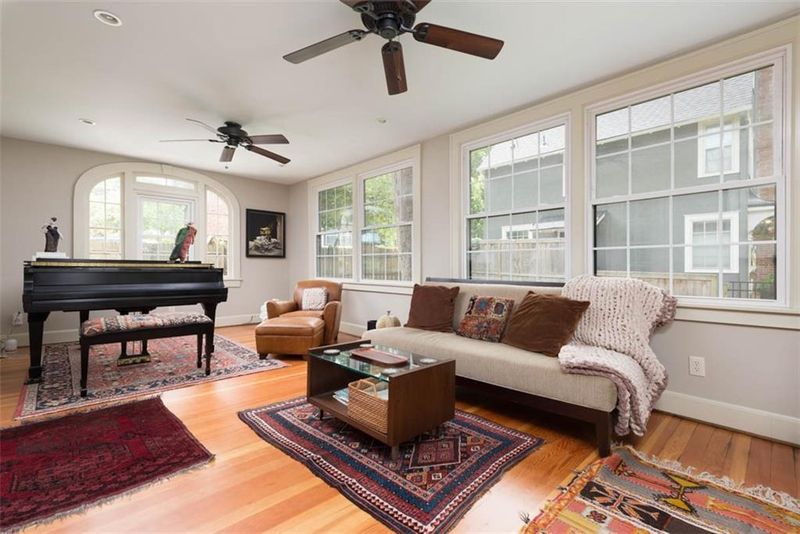 6501 Edgevale Rd, Kansas City, MO 64113