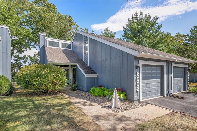 8002 Colony Ln, Lenexa, KS 66215