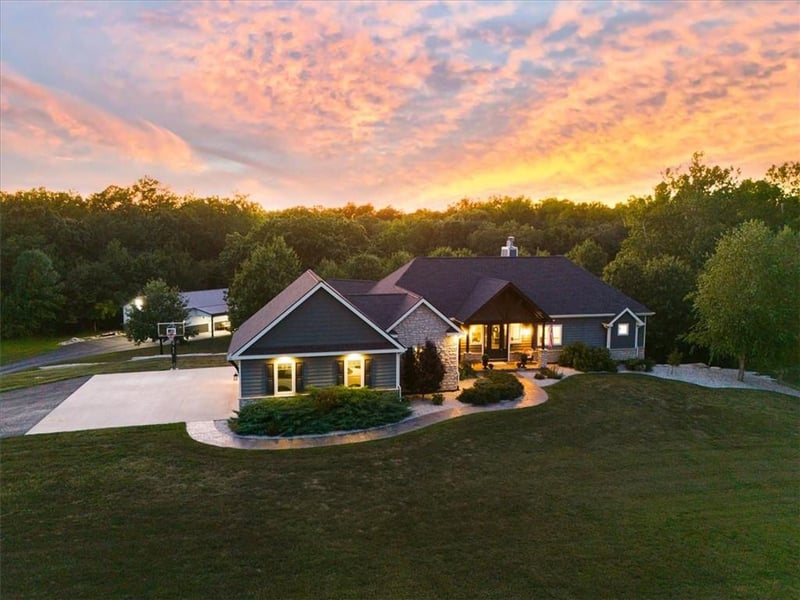 135 E 1300 Rd, Baldwin City, KS 66006