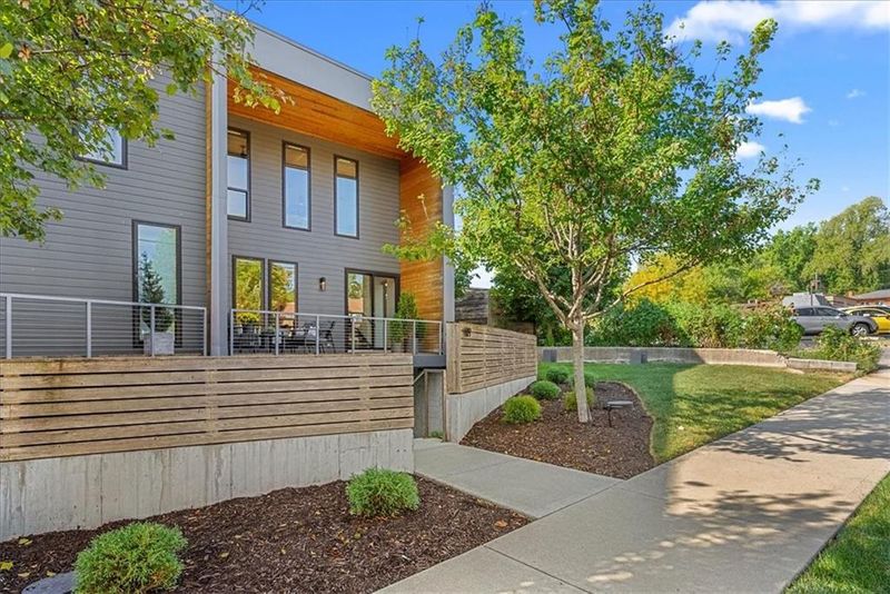 409 E 63rd St, Kansas City, MO 64110