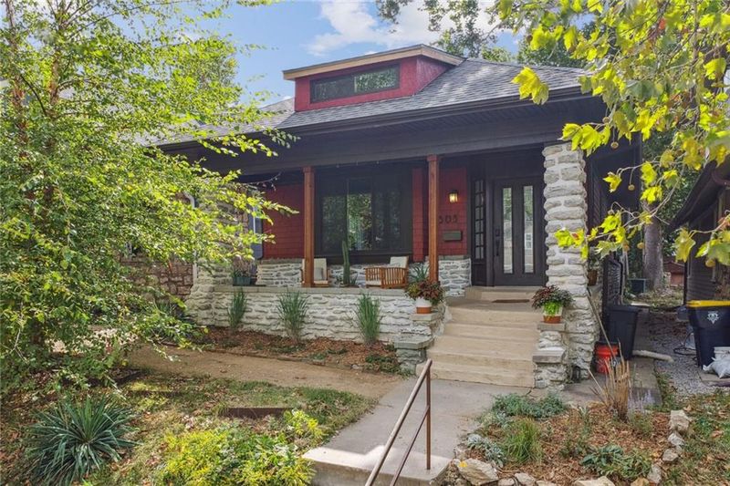 803 E 40th St, Kansas City, MO 64110