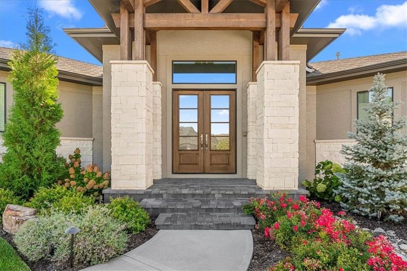 17036 King St, Overland Park, KS 66221