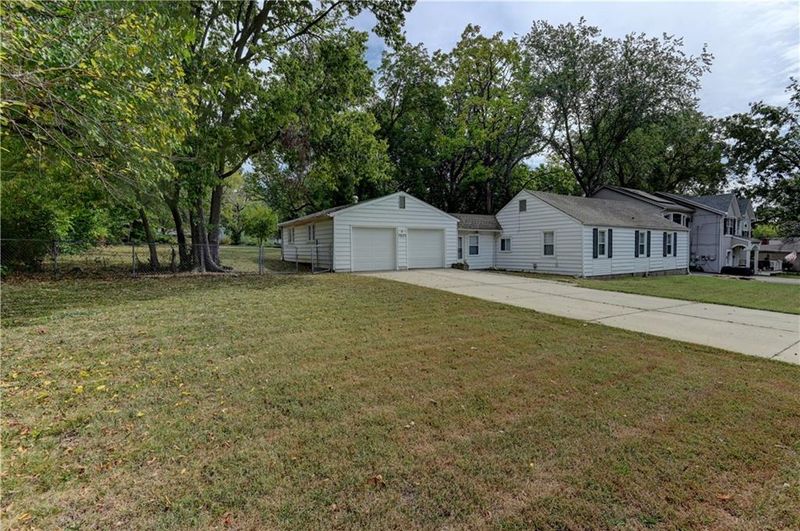 7821 Elm Ave, Kansas City, MO 64138