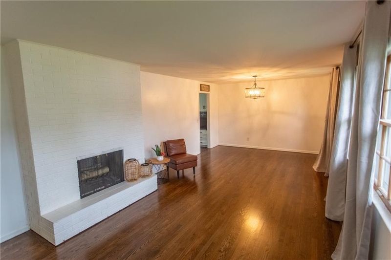 1325 E 101st St, Kansas City, MO 64131