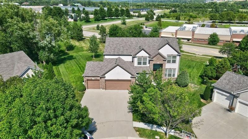 9315 Kenton St, Lenexa, KS 66227