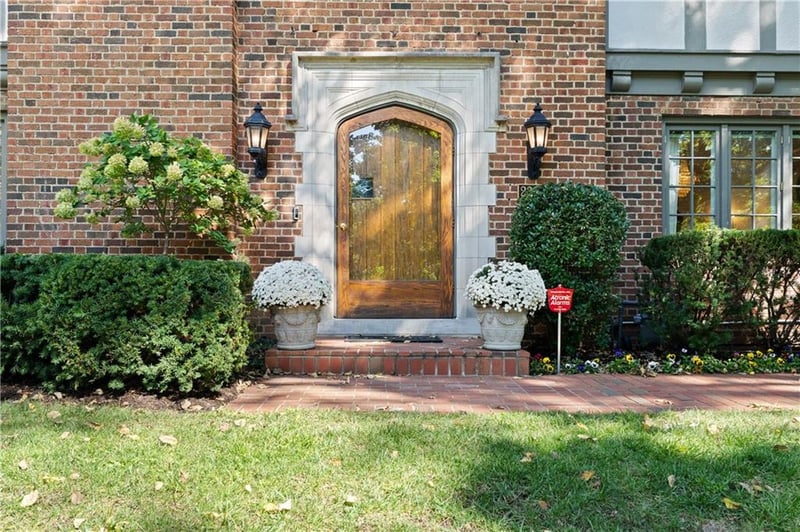 2300 Drury Ln, Mission Hills, KS 66208