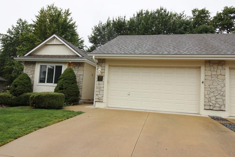 520 NW Ashley Ave, Lee's Summit, MO 64081