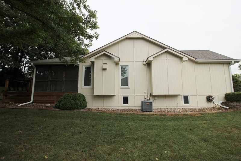 520 NW Ashley Ave, Lee's Summit, MO 64081