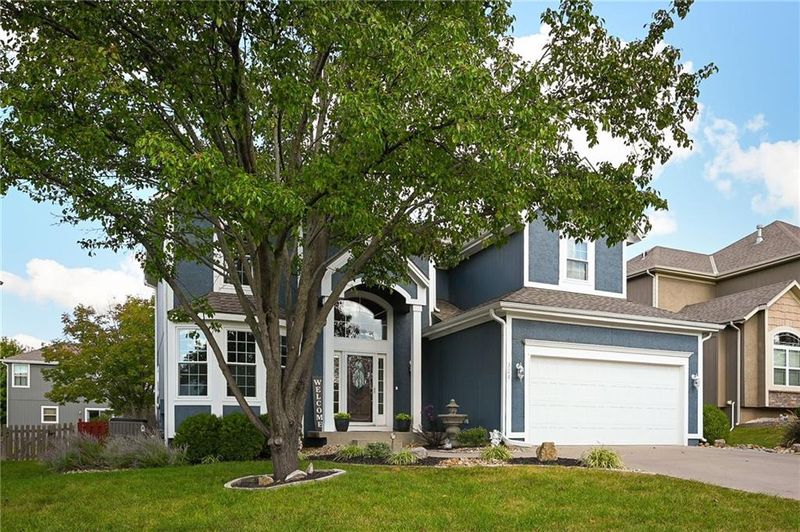 324 Sycamore Dr, Raymore, MO 64083