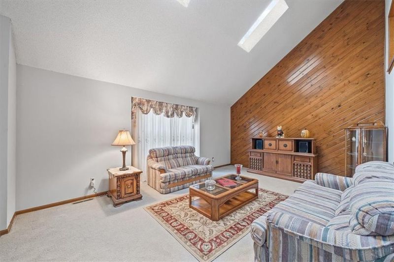 713 E 120th St, Kansas City, MO 64146