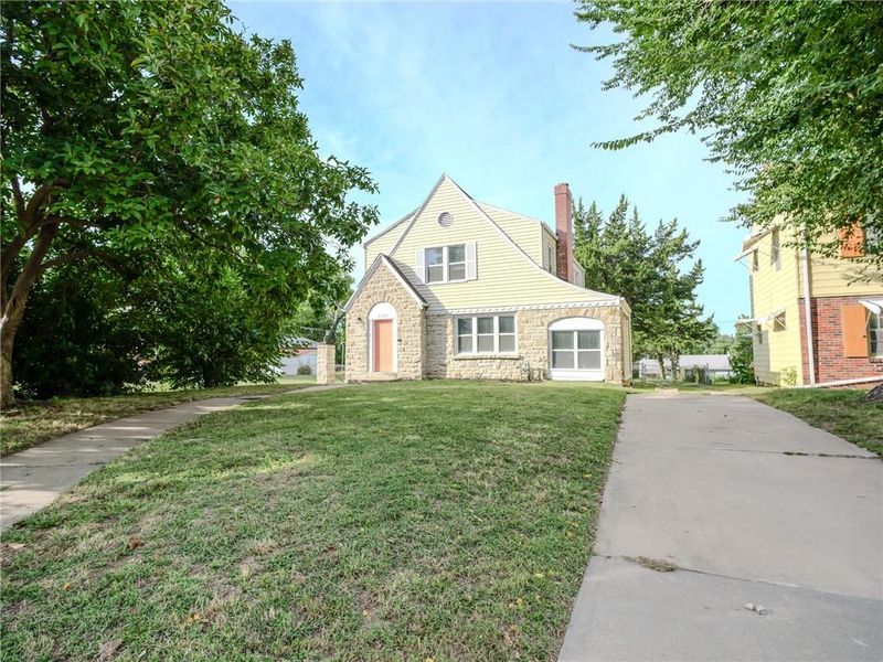 1134 E 77th St, Kansas City, MO 64131
