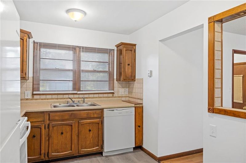 7905 E 90th St, Kansas City, MO 64138