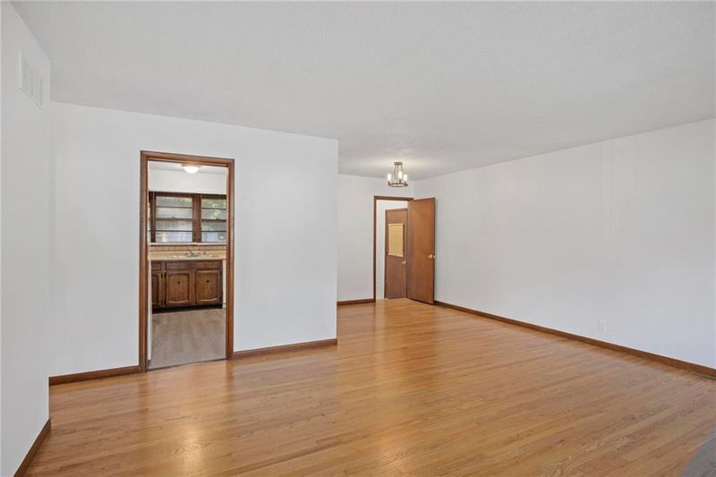 7905 E 90th St, Kansas City, MO 64138
