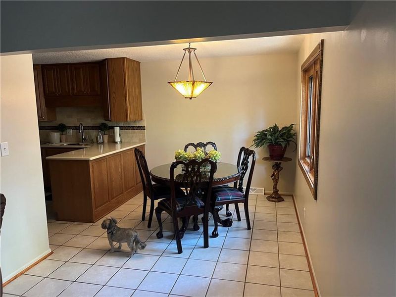 10320 Ash St, Overland Park, KS 66207