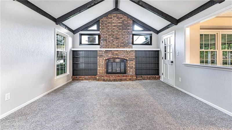 114 James St, Buckner, MO 64016