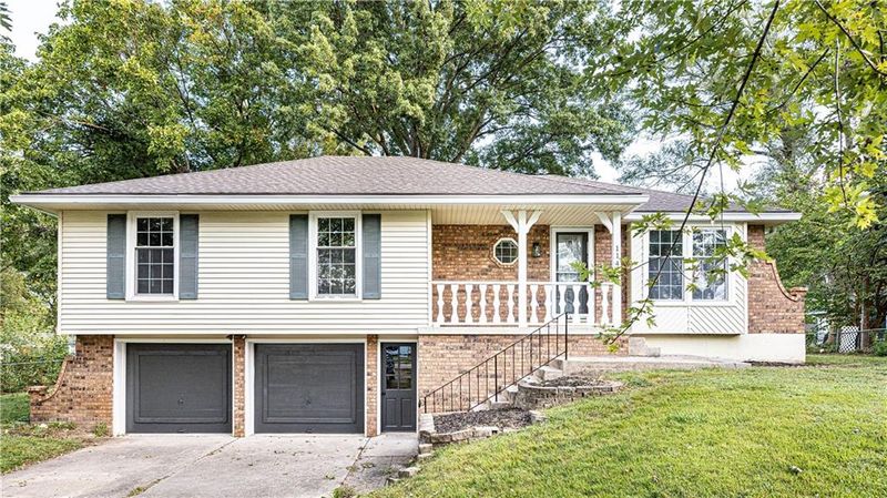 114 James St, Buckner, MO 64016