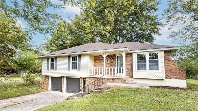 114 James St, Buckner, MO 64016
