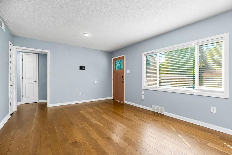 5243 Agnes Ave, Kansas City, MO 64130