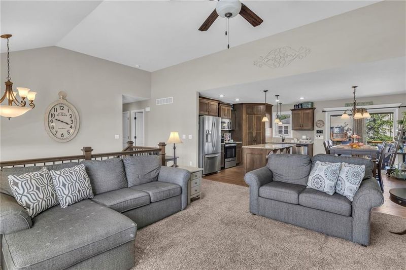 701 Englewood Dr, Kearney, MO 64060