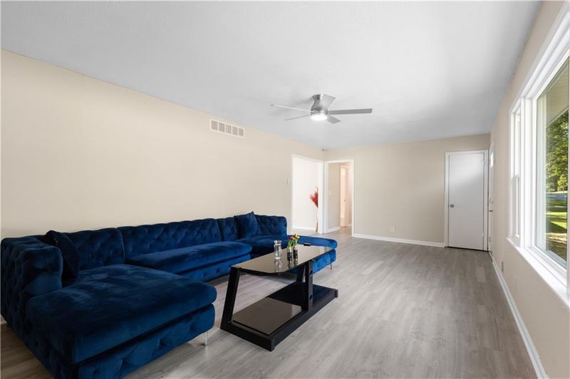 8009 E 100th St, Kansas City, MO 64134
