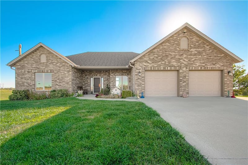 22570 King Rd, Weston, MO 64098