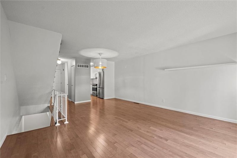9525 Perry Ln, Overland Park, KS 66212