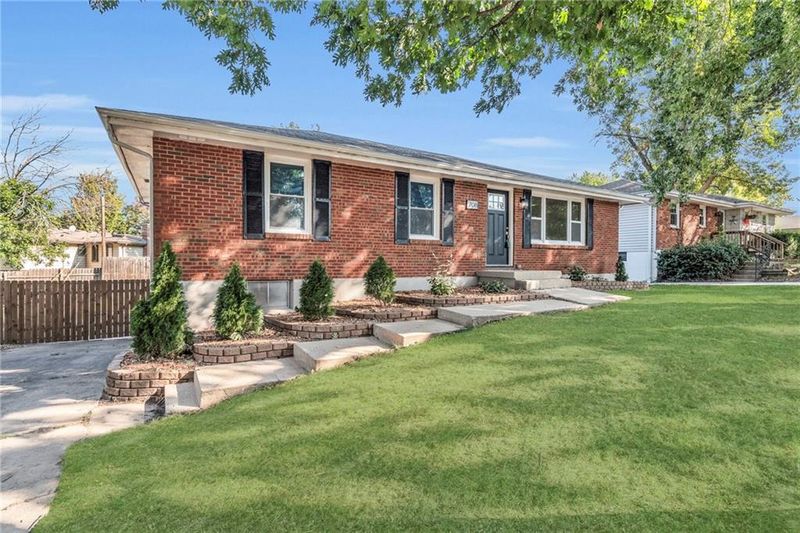 708 NW 88th St, Kansas City, MO 64155