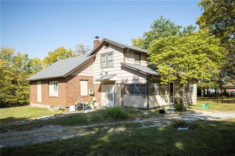 8514 E 47th St, Kansas City, MO 64129